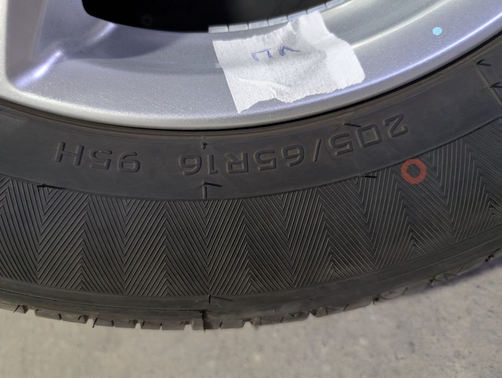 Продаются ШИНЫ (без дисков) 205/65 R16