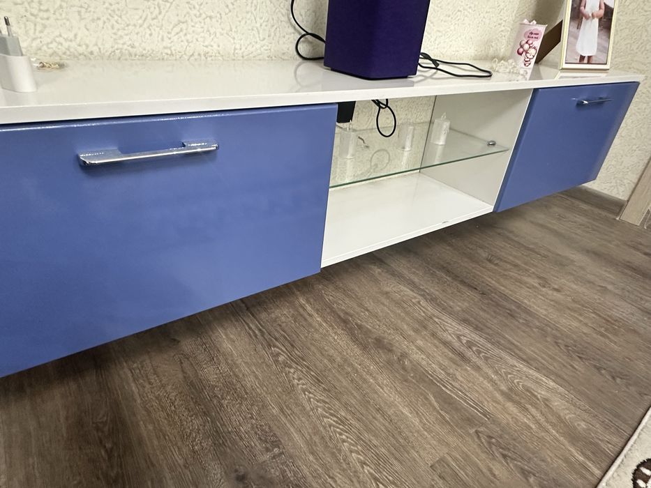 Продам полку под телевизор