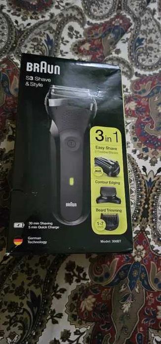 Aparat de ras BRAUN 300BT, acumulator, autonomie 30 min, negru-verde