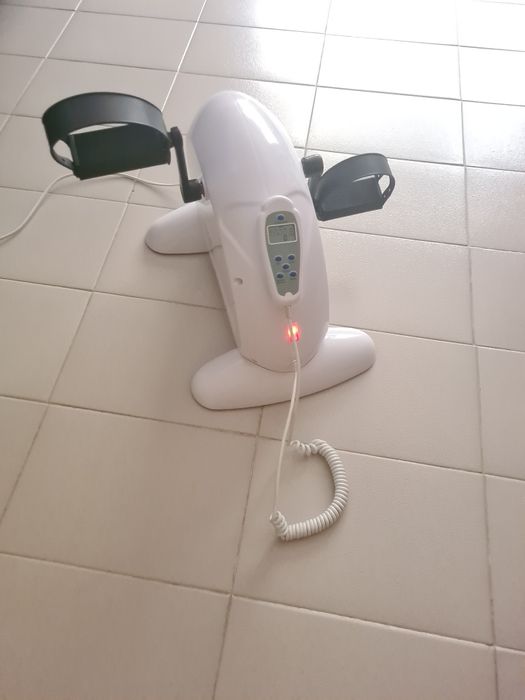 Електрически мини велоергометър с автоматично завъртане