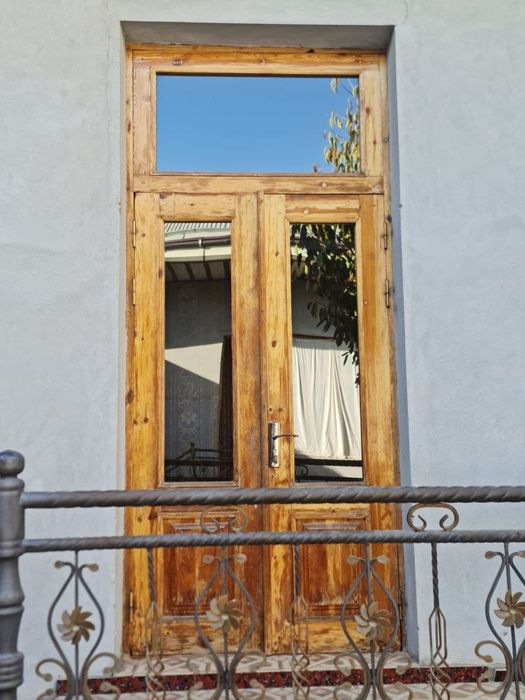 Taxtali eshiklar sotiladi