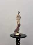 Statueta bibelou Capodimonte MIRIAM pe soclu lemn alabastru bibelouri