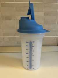 Shaker Tupperware