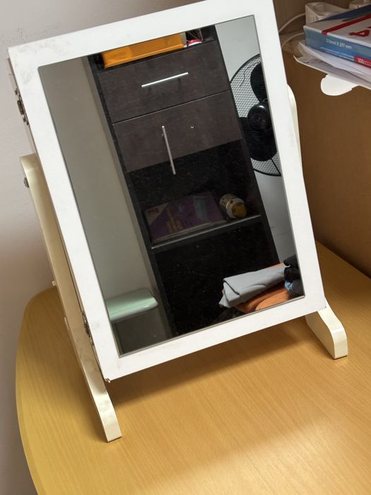 Oglinda cu organizator bijuterii