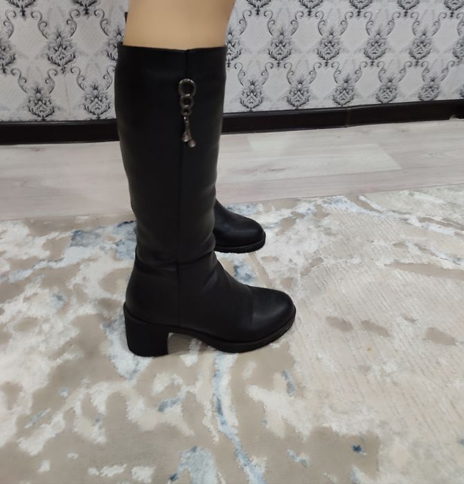 Продам зимние сапоги