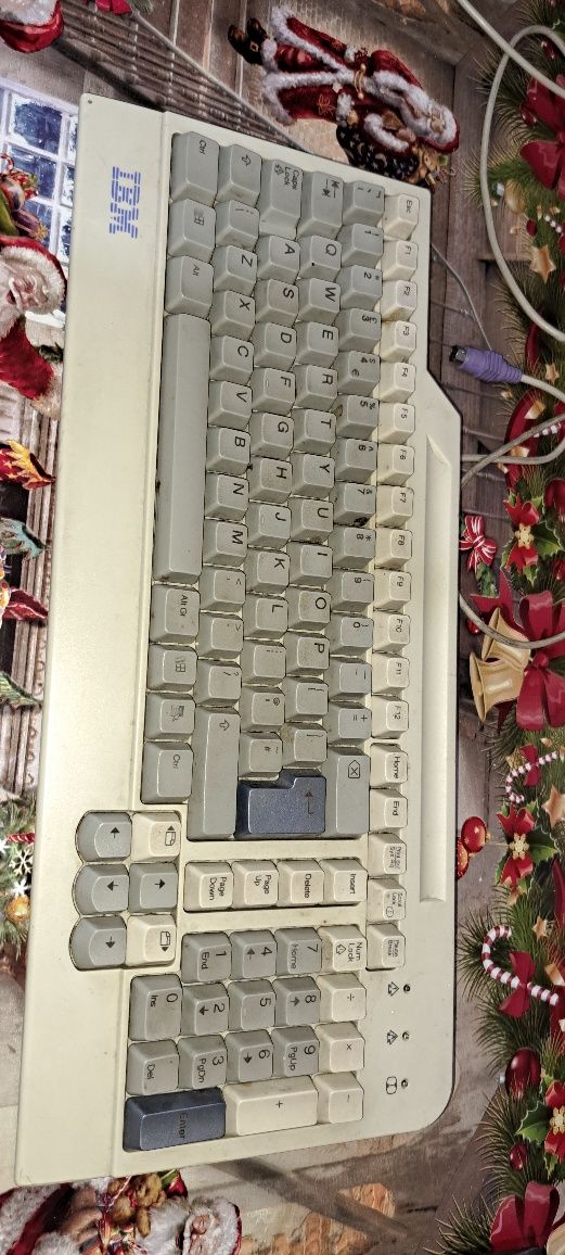 Tastatura IBM in stare buna de functionare modelul 8811.