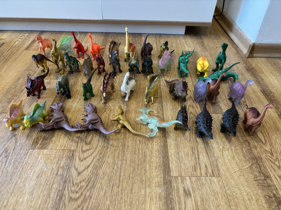 Набор динозавров (41 штука)