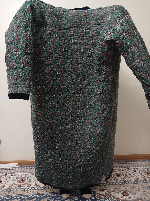 Продаётся чапан чёрного цвета