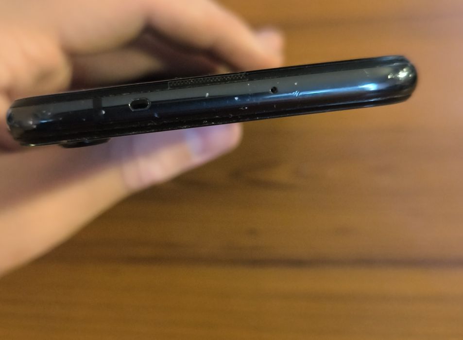 Продавам телефон Huawei nova 5T без зарядно !