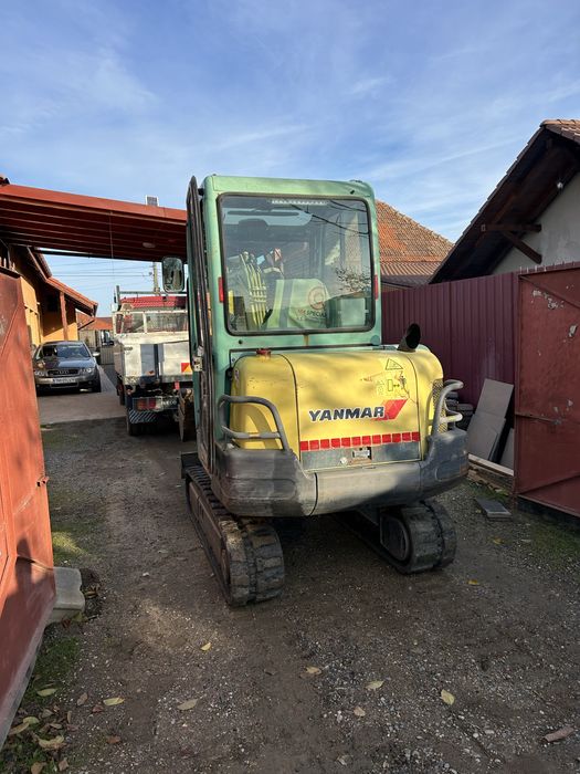 Miniexcavator Yanmar b25 v cu remorca utilaj