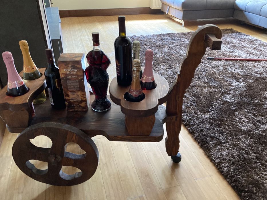 Vand suport /masuta bauturi lemn masiv,pe roti,portabil ,lucrat manual