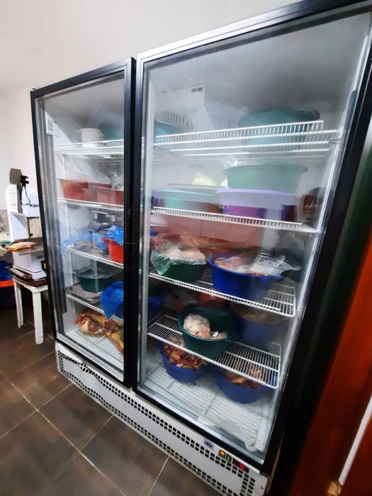 Холодильник-витрина, двухдверный