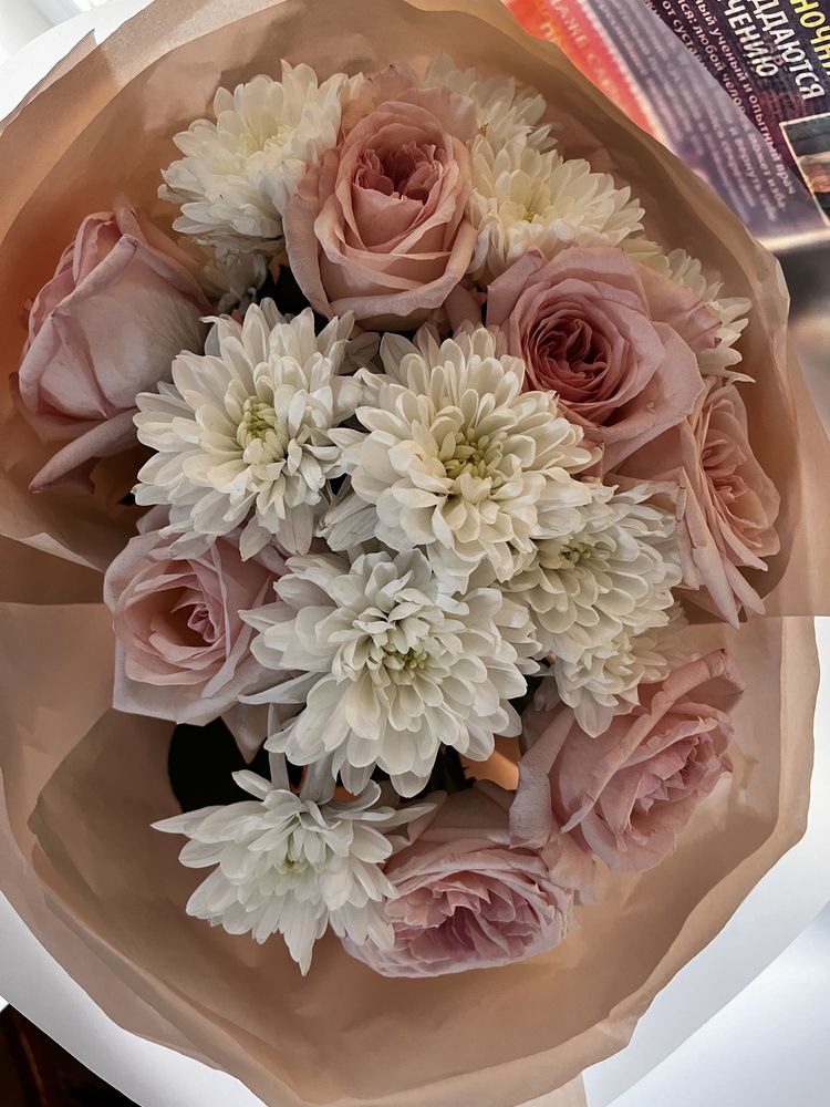 Цветы, букет цветов из хризантем и роз