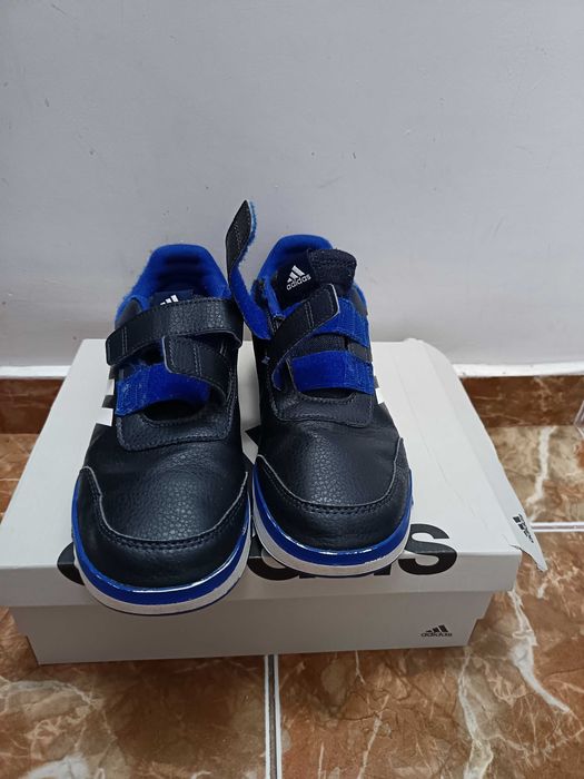 Încălțăminte adidas