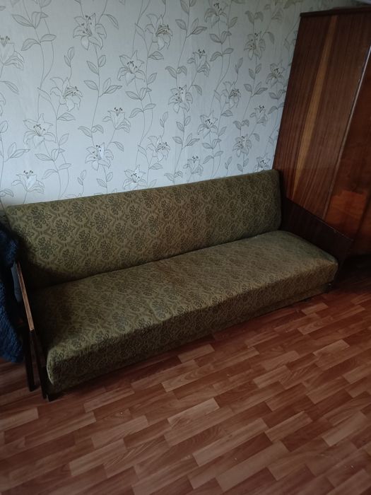 Отдам старую мебель