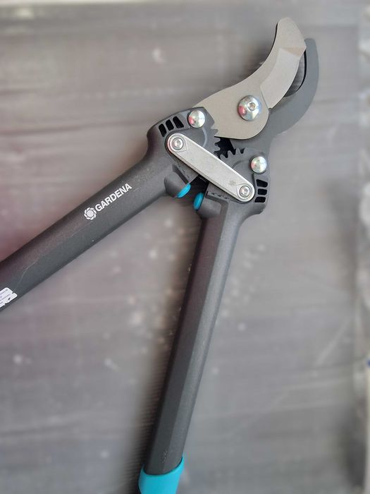 Gardena Градинска ножица за клони с наковалня Comfort 500