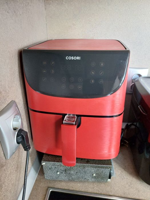 Cosori air fryer червен