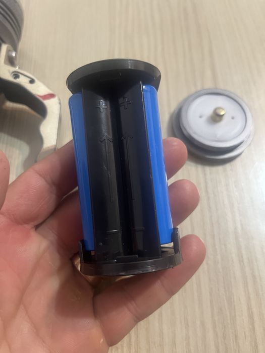 Lanterna puternica led cu acumulatori