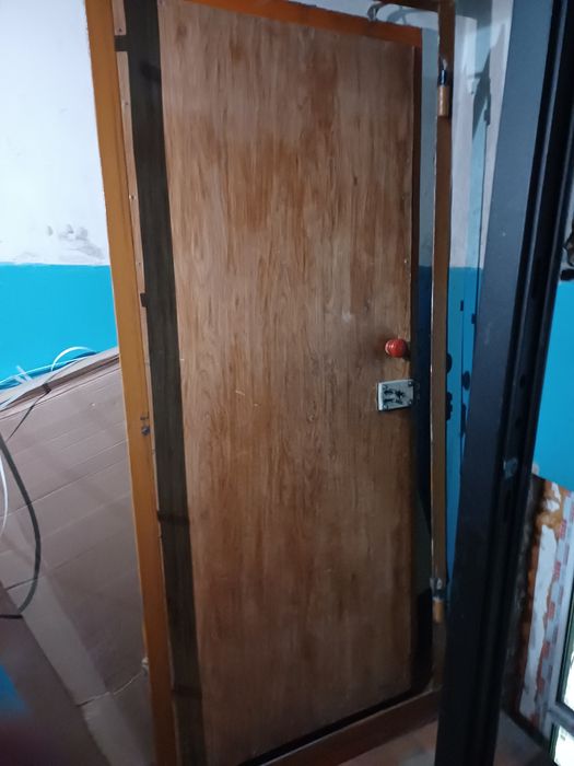 Входная железная дверь