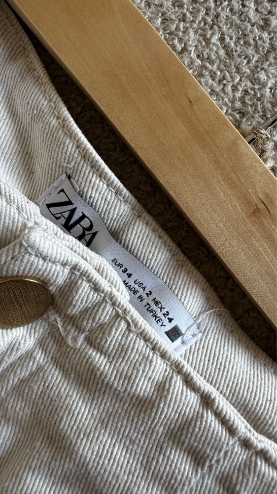 Pantaloni culotte Zara