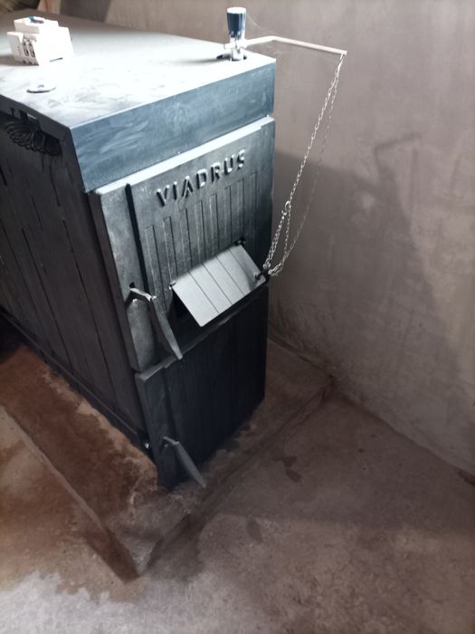 Vând Centrala pe lemne și cox