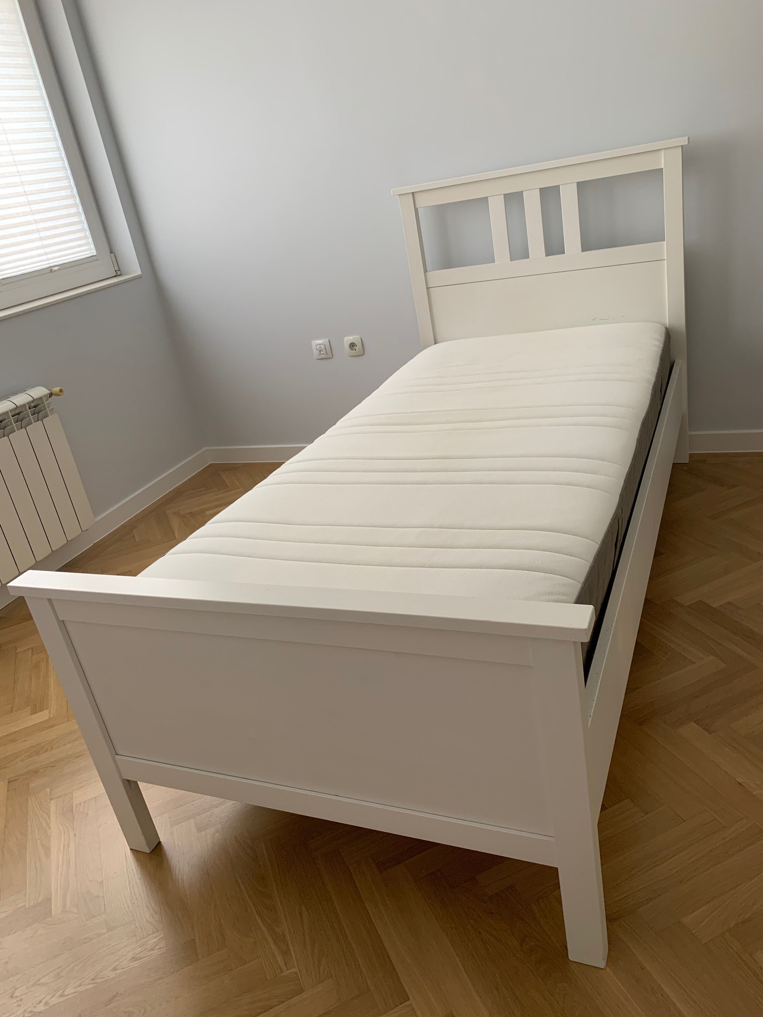 Легло IKEA Hemnes 90/200 с подматрачна рамка IKEA Leirsund