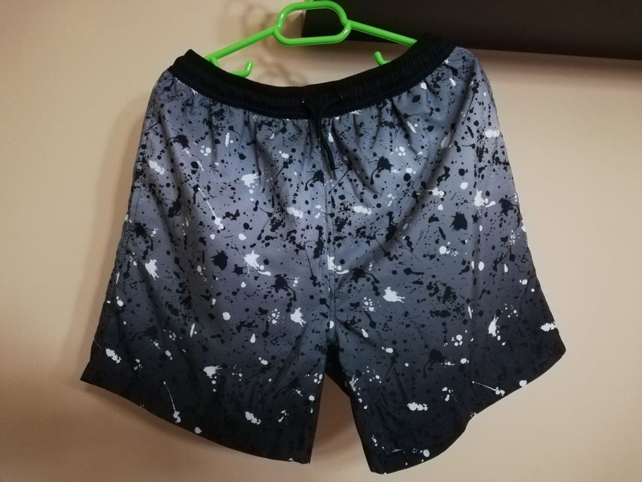 Vând pantalon scurt, bărbați, mărimea M, din fâș