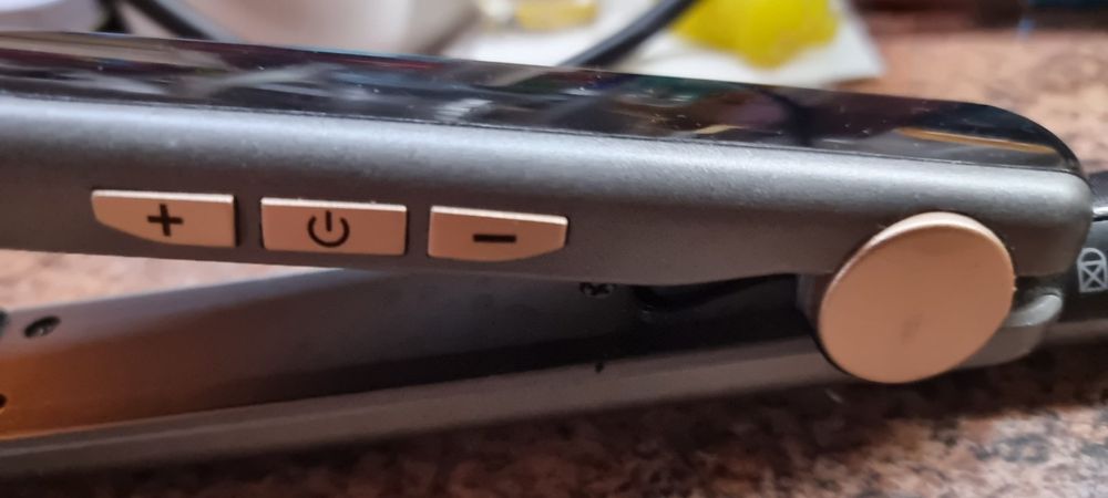 Преса за коса Кристина Агилера.