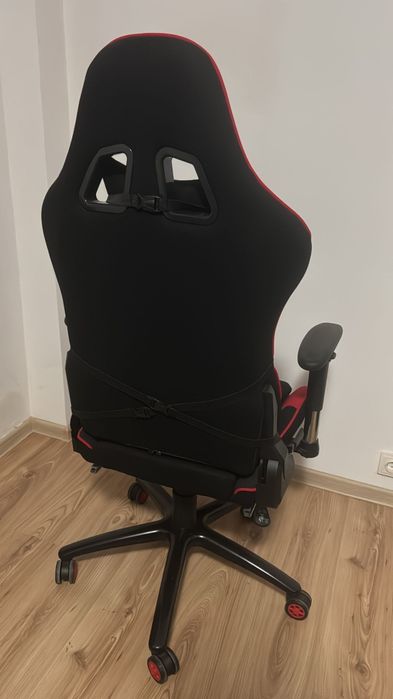 Vând scaun de gaming