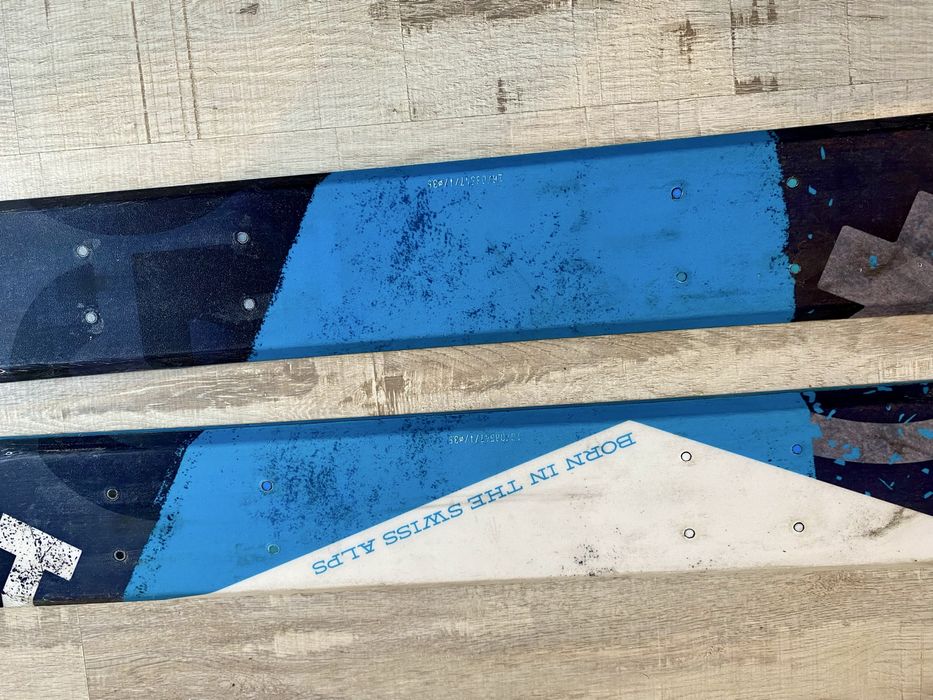 Schiuri de tura movement fast, tour ski cu piei de foca incluse.