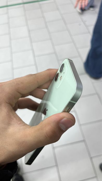 Айфон 12 в отличном состояний