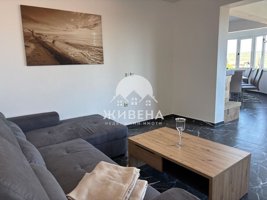 Продава триетажна обзаведена къща в с.Рогачево, площ 300 кв.м