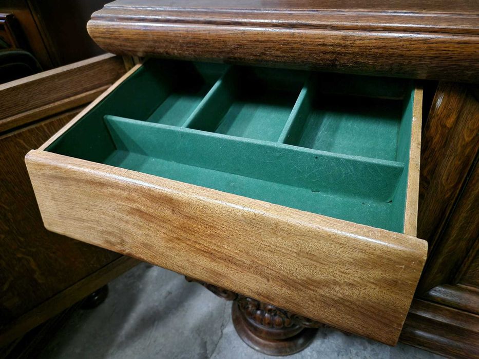 Уникално красив контрабюфет дресоар