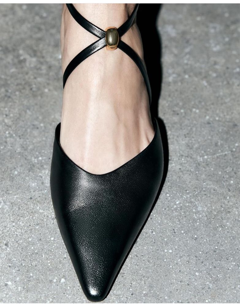 Pantofi Zara piele naturala negri decupat spate toc comod