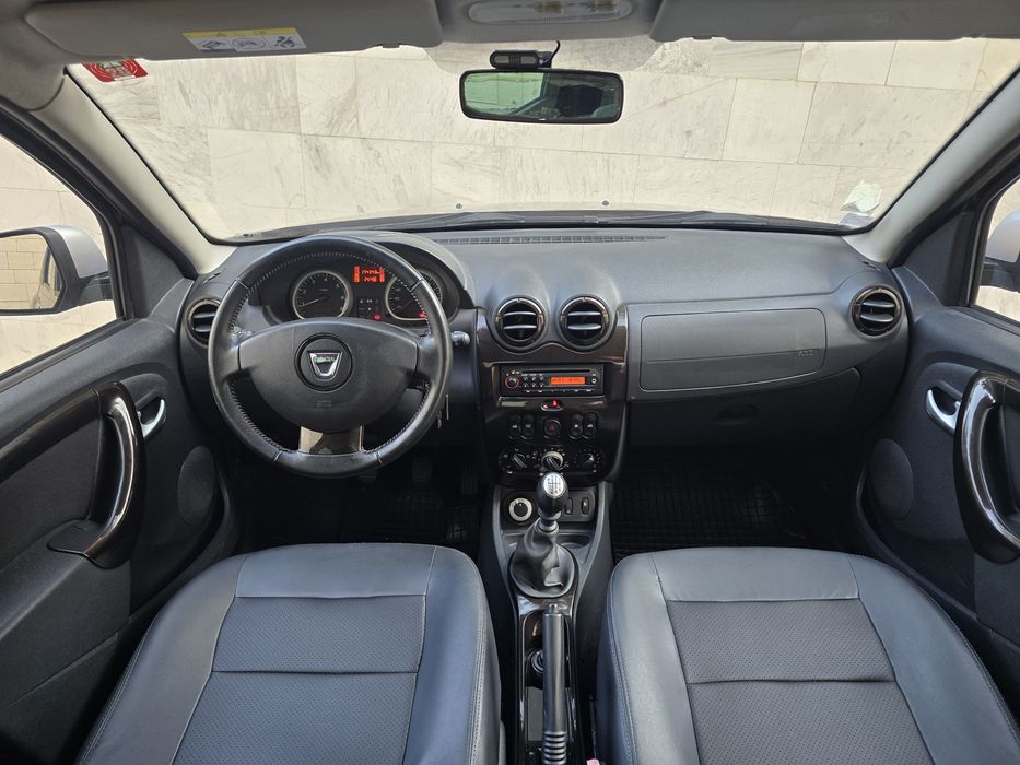 Dacia Duster 4 x 4 / 174.000 km / Prestige / Day light