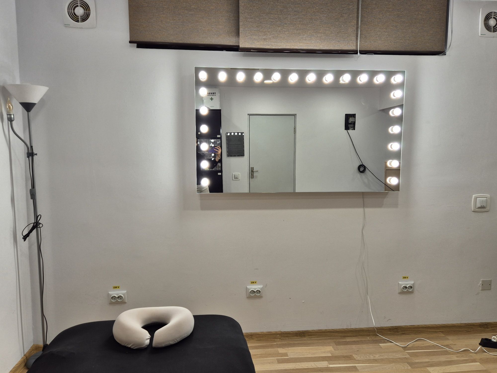 Oglinda Makeup Hollywood, machiaj, Transport si becuri incluse