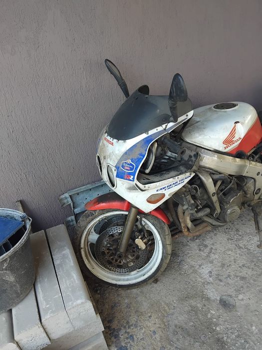 Vând honda crb 400