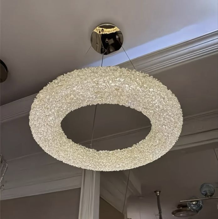 Продам люстру подвесную потолочную