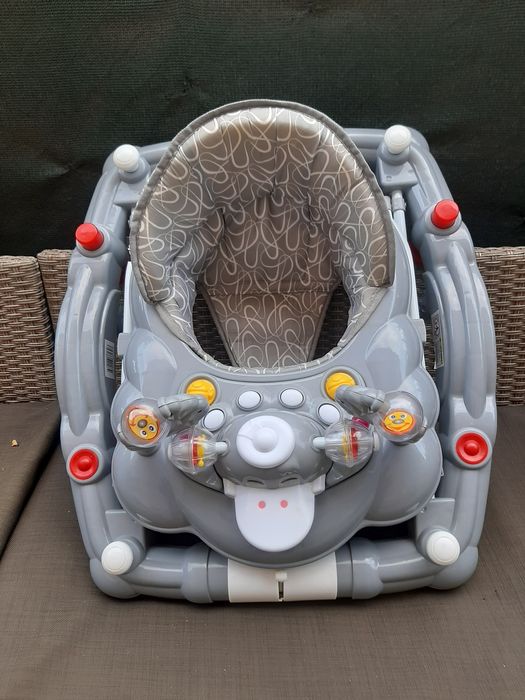 Продавам бебешка проходилка супер запазена