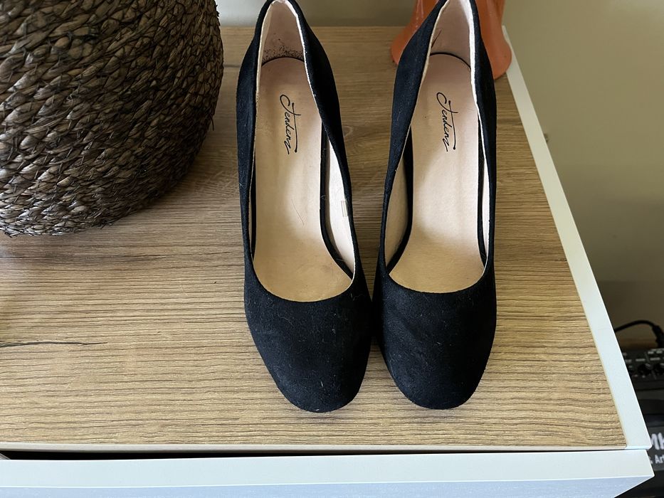 Елегантни велурени дамски обувки