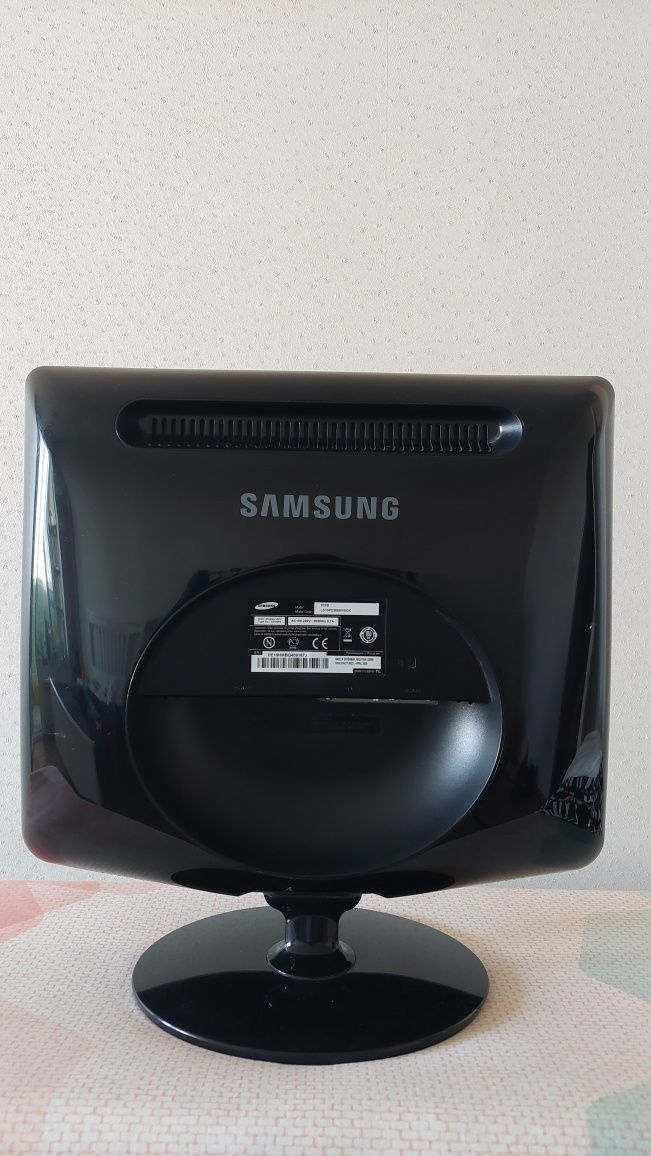 Монитор  Samsung SyncMaster 932B
