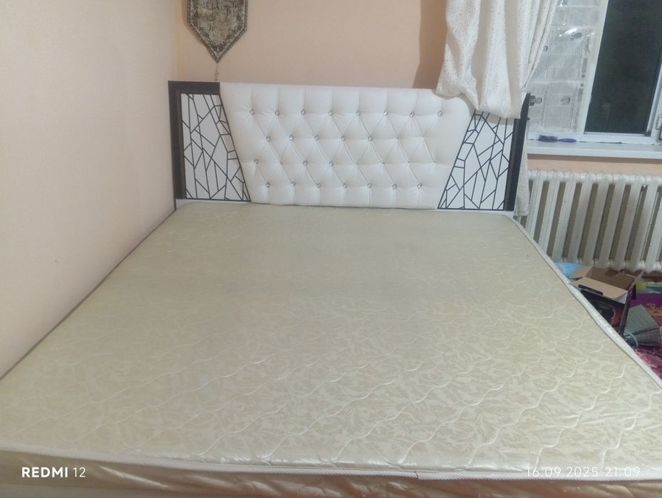 Спальный кровать