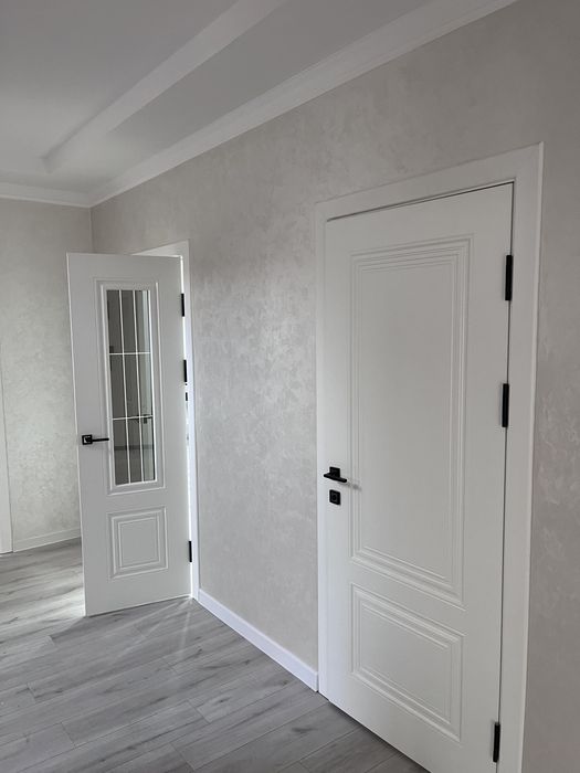 Ремонт квартир левкас обои мокрый шелк  ламинат