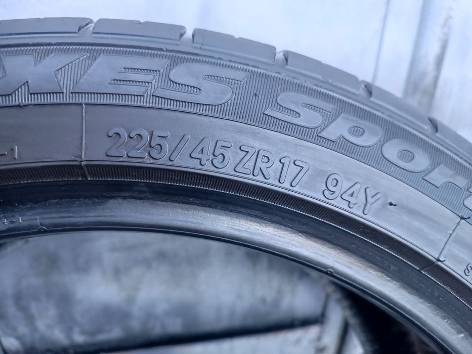 225/45/17 Toyo .