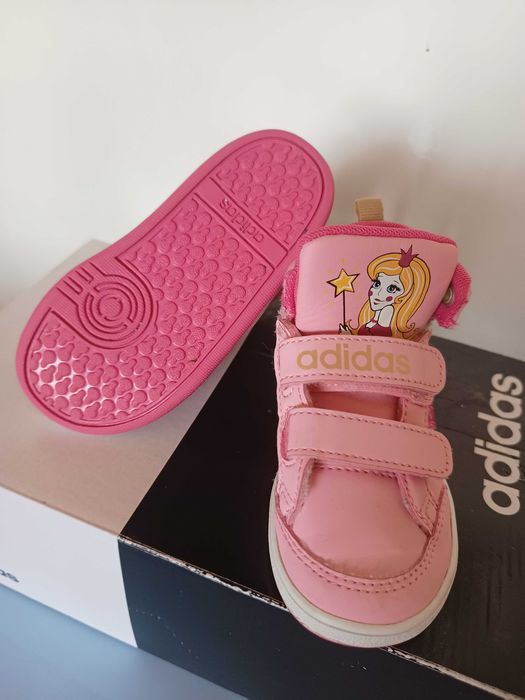 Маратонки Nike Air и Adidas 21 номер