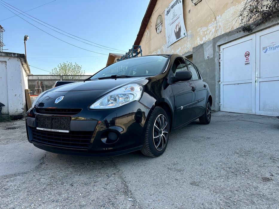 Inchiriez masina pentru livrari Tazz , Bolt Food,