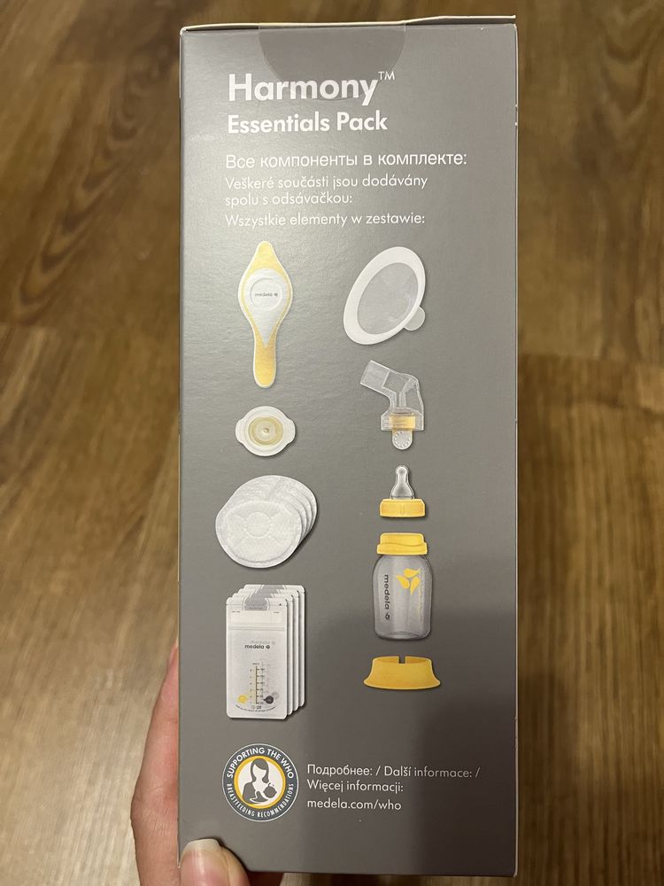 Ръчна помпа Medela Harmony Essential Pack + подарък