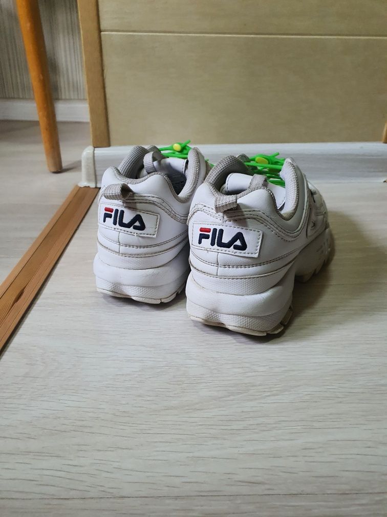 Продаётся кроссовки FILA