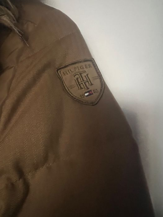 Geaca puf Tommy Hilfiger XS maro