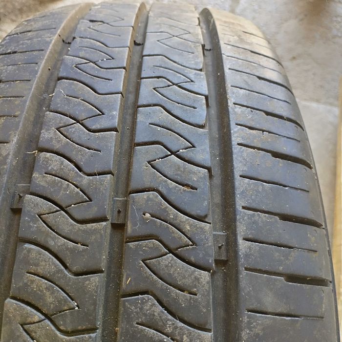 Бусови гуми Kumho 235/65/16C Dot 4623